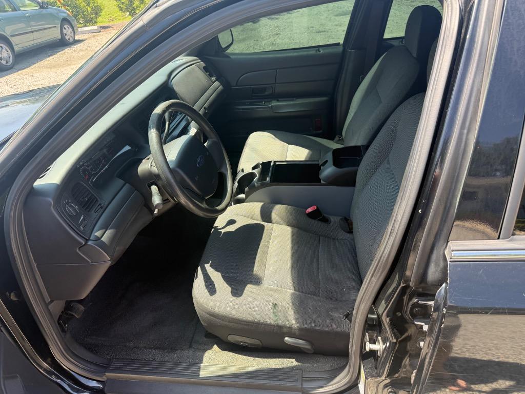 2006 Ford Crown Victoria - Photo 8