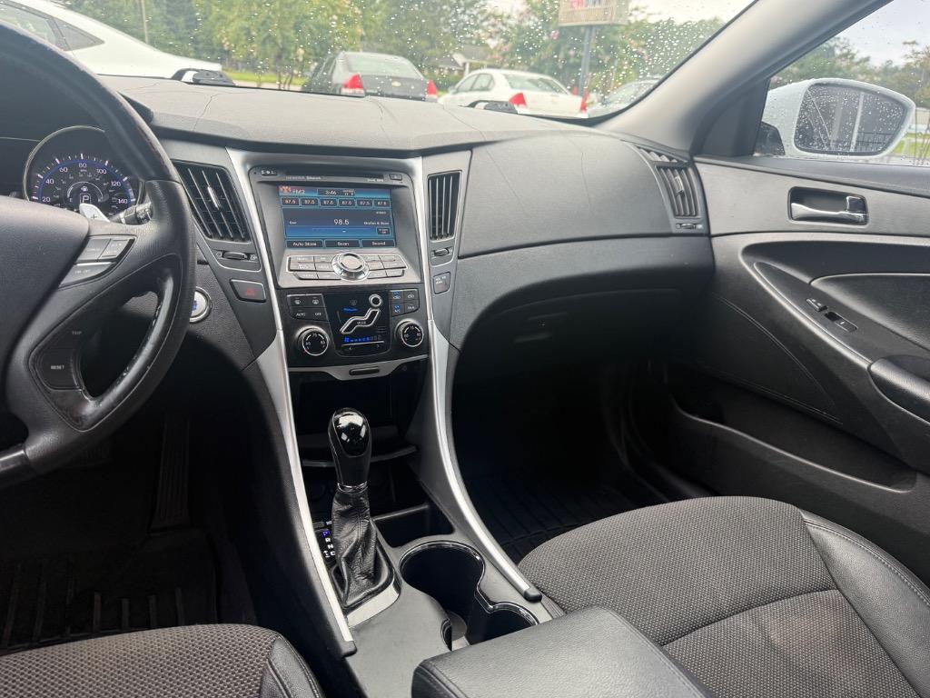 2011 Hyundai Sonata SE - Photo 16