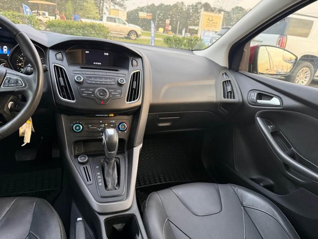 2015 Ford Focus SE - Photo 16