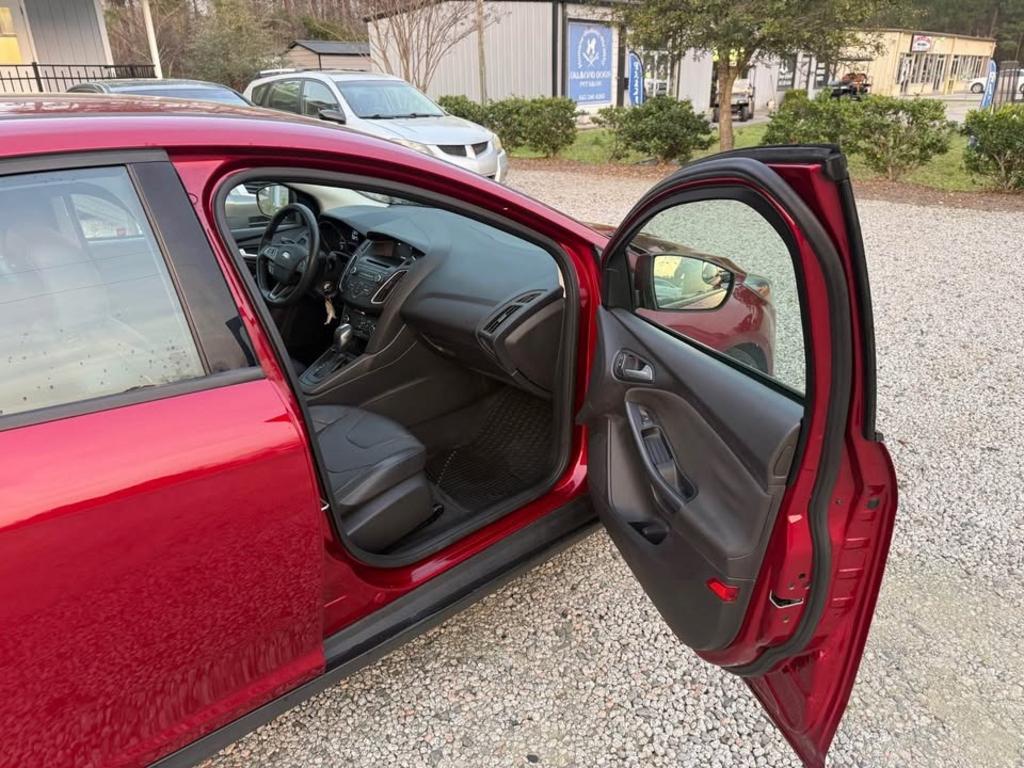 2015 Ford Focus SE - Photo 12