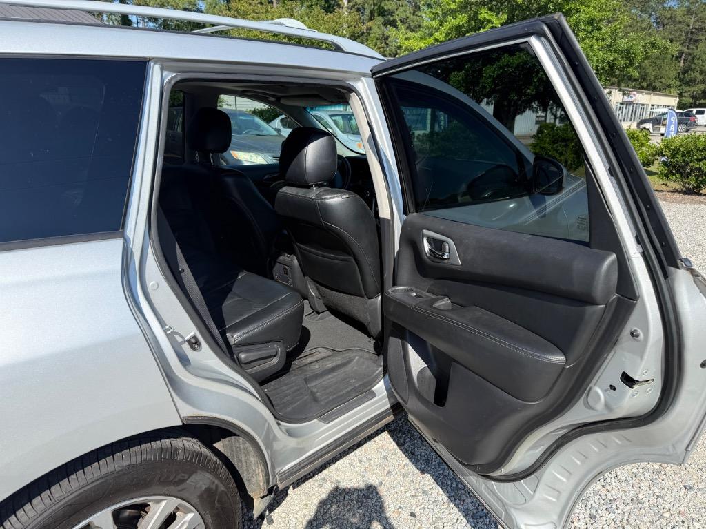 2015 Nissan Pathfinder SL - Photo 17